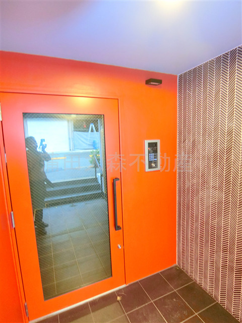 ロータス平和島イーストのエントランス