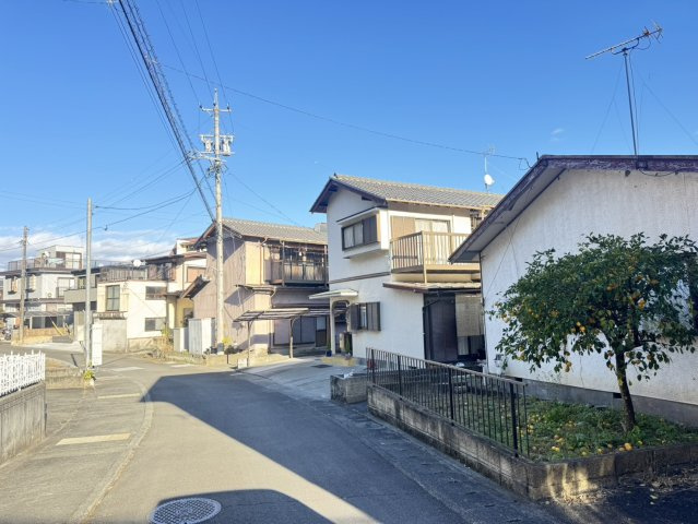 藤枝市　若王子２丁目　売土地の前面道路含む現地写真