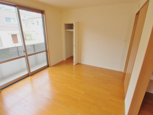 ヴィレッタ　セレナの洋室