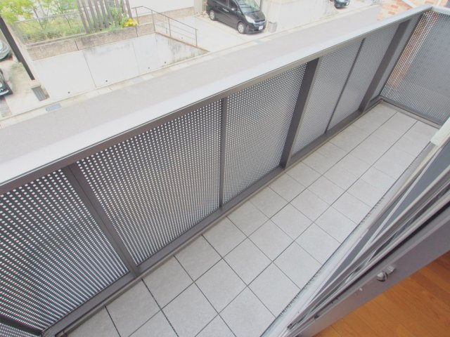 ヴィレッタ　セレナのバルコニー