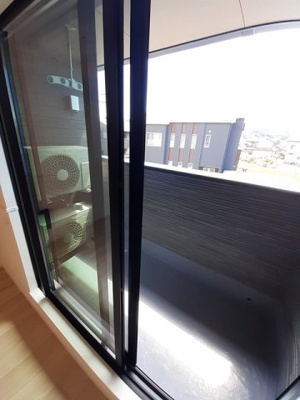 【バルコニー】 | ルフレ | 外からの目が気にならないバルコニーで洗濯物が干せます