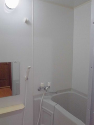 【浴室】 | プチ．クリスタル南 | 日々の疲れを癒すお風呂付です