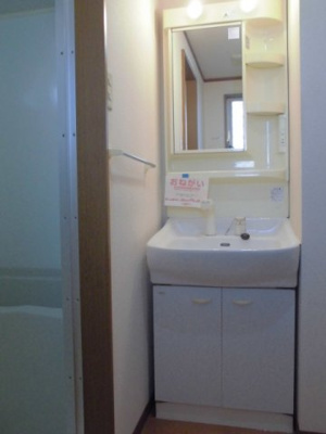 【洗面所】 | プチ．クリスタル南 | コンパクトで使いやすい洗面所