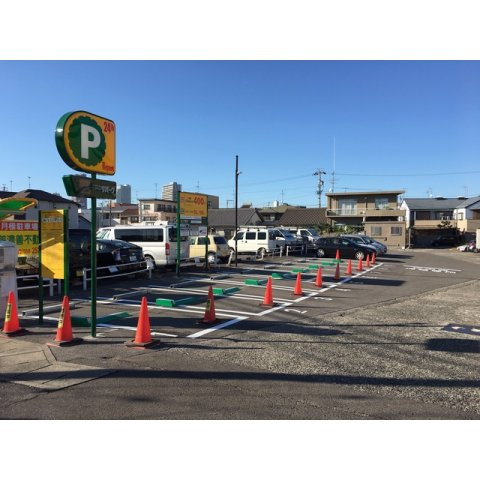 松鴻町４丁目駐車場の外観