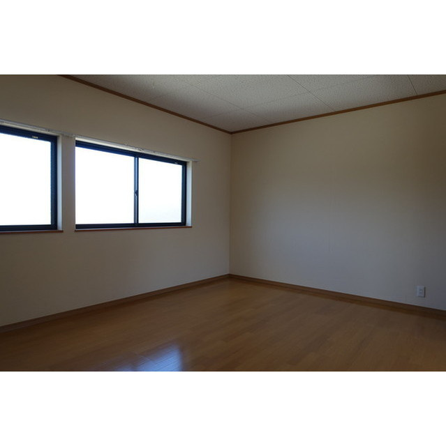 安八高橋貸家の居間・リビング|洋室10帖