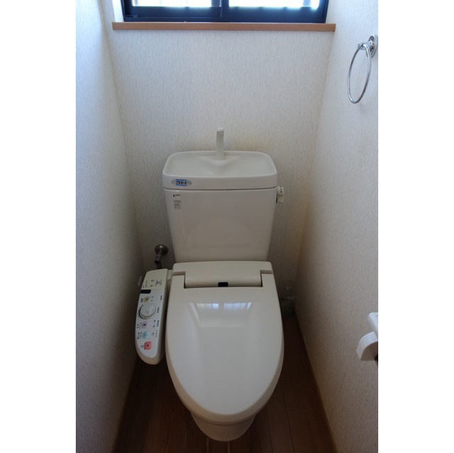安八高橋貸家のトイレ|温水便座付トイレ