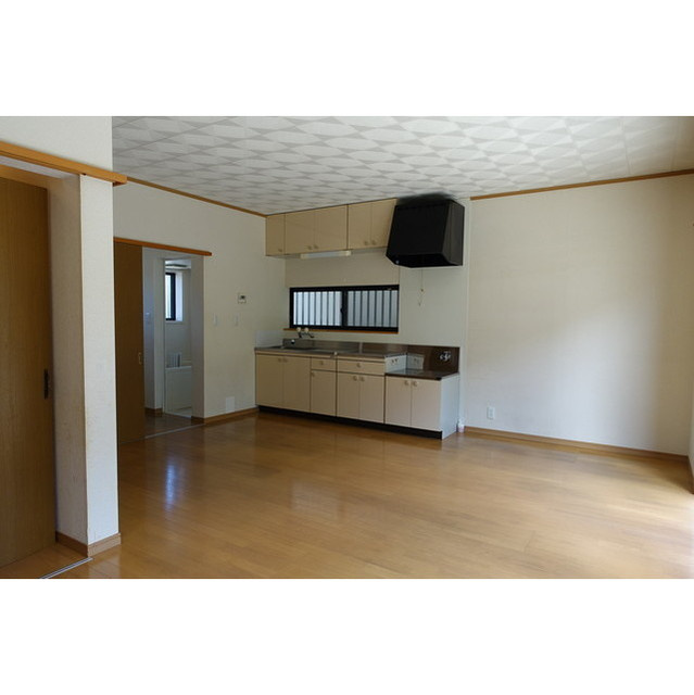 安八高橋貸家の居間・リビング|12帖のLDK