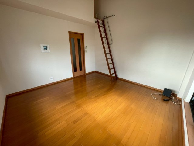 フローラ岡本の居間・リビング