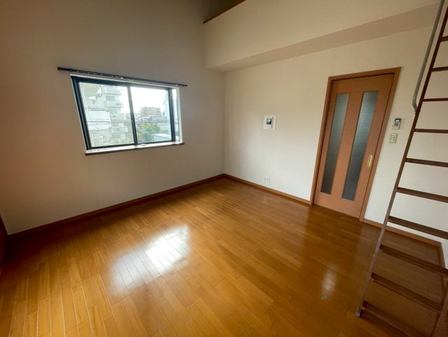 フローラ岡本の居間・リビング