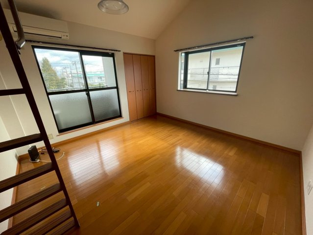 フローラ岡本の洋室