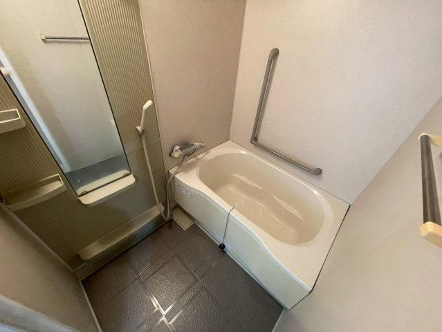 フローラ岡本の浴室