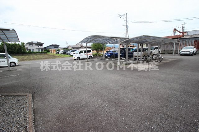 フローリッシュメゾンの駐車場