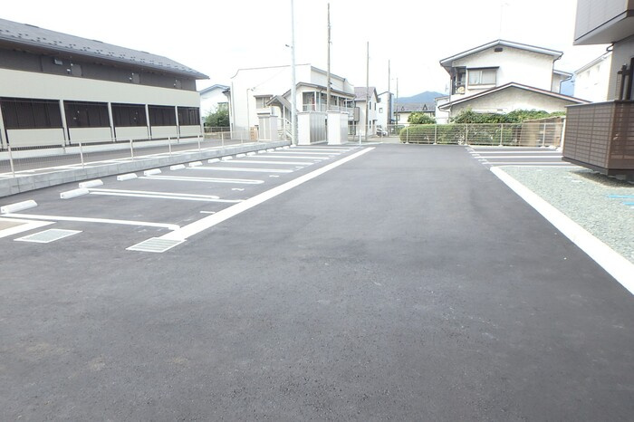 Ｄ－ＲＯＯＭみたけⅡの駐車場