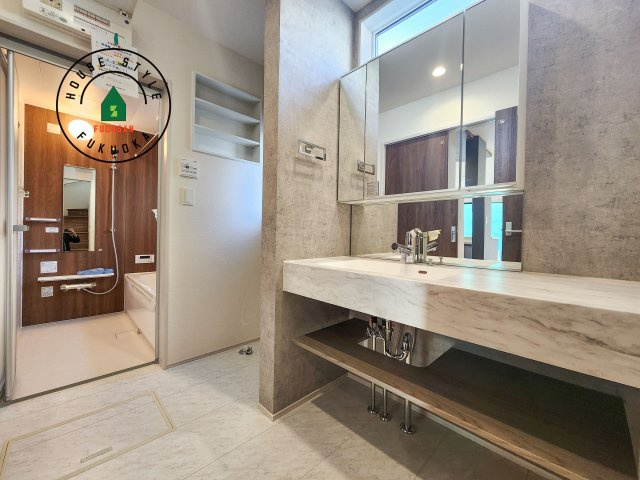 福岡市城南区荒江1丁目第1-2棟（1号棟）の内観：施工例|ゆとりの洗面スペースで朝の身支度もスムーズに。暮らしを快適に変えるシャワー付洗面台です！