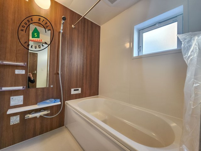 福岡市城南区荒江1丁目第1-2棟（1号棟）の内観：施工例|1日の疲れを癒してくれる広々バスルーム。雨の日のお洗濯にも大活躍な浴室乾燥機付です！