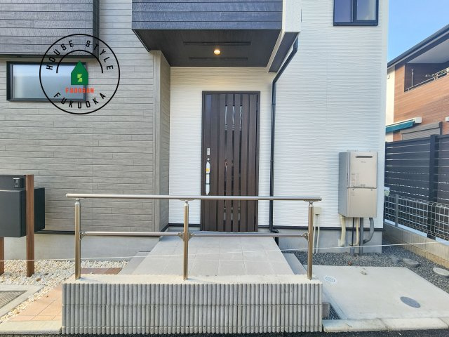 福岡市城南区荒江1丁目第1-2棟（1号棟）の外観：施工例|おでかけの時も帰った時も、「我が家」を最初に感じでもらえる素敵な空間に。