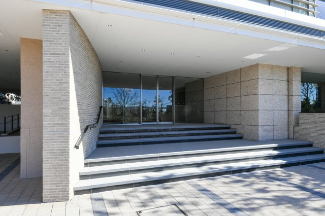 Park Village A棟 2階のエントランス