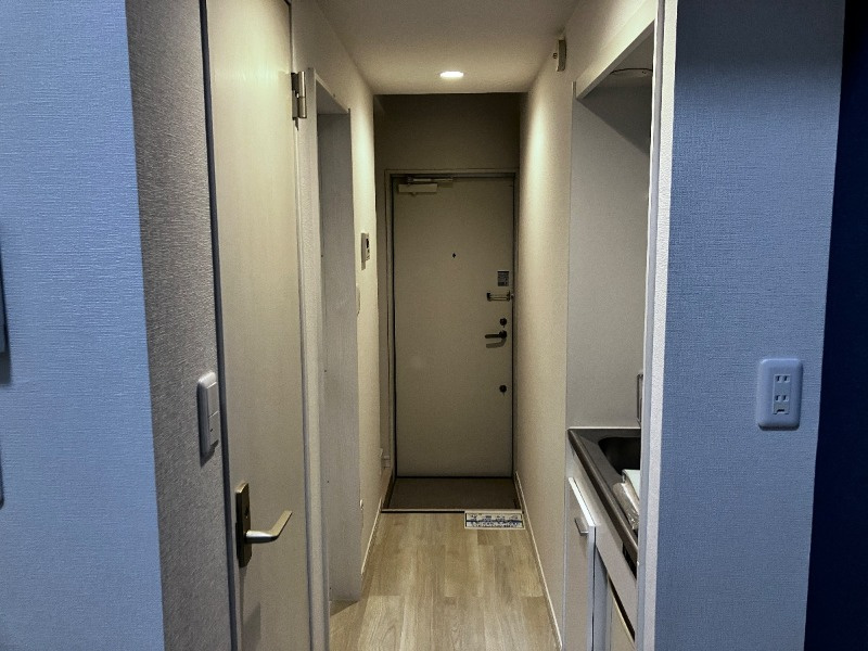 横浜市神奈川区松見町２丁目のアパートの玄関