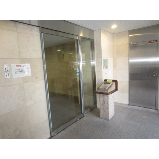 リブステージ横浜のエントランス