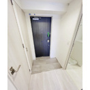 コンフォリア・リヴ新大阪西宮原ソルテラスの玄関