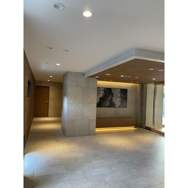 コンフォリア・リヴ新大阪西宮原ソルテラスのロビー