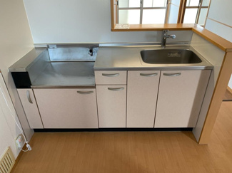 【キッチン】 | プルミエール野澤　Ａ | コンパクトなキッチンで掃除もラクラク