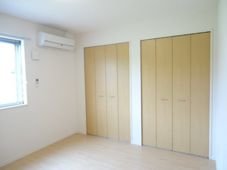 【寝室】 | ロイヤルシャトー | 洋室