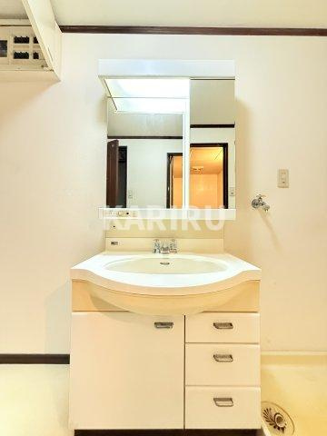 松永マンションの洗面所