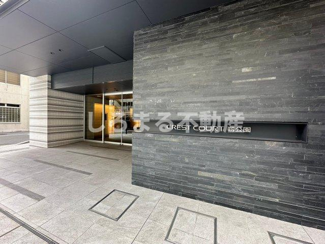 クレストコート靱公園のエントランス