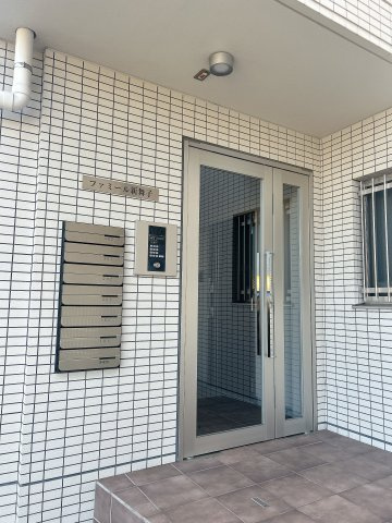 ファミール新舞子のエントランス