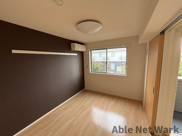 高尾崎 NEW TOWN La・Terre Eの洋室|5.9帖の洋室です！エアコン付いてます♪