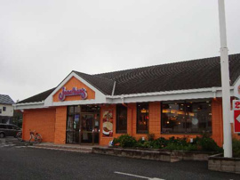 ジョナサン（レストラン）まで900ｍ