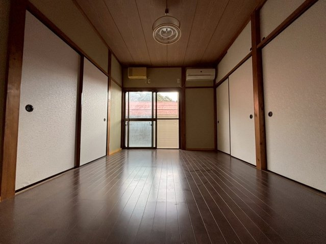 こちらの居間で趣味の時間をお楽しみください