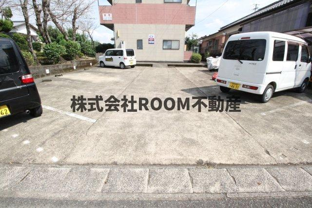 ラケットクラブの駐車場|駐車場に車を止められます