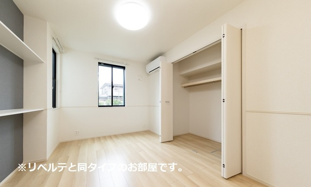 川崎市多摩区長沢２丁目のアパートの寝室