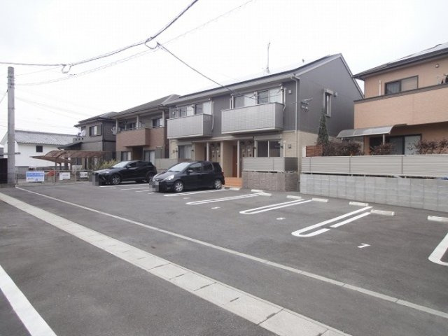 ルグランコート B棟の駐車場