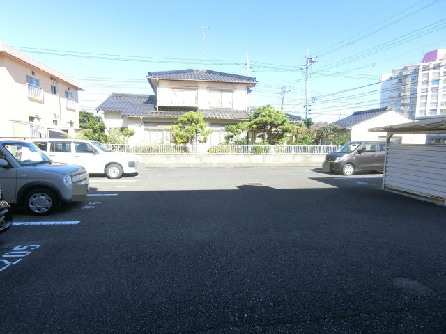 リバーポートレイの駐車場