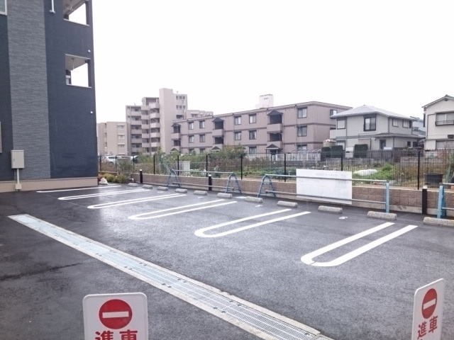 フロムワンの駐車場