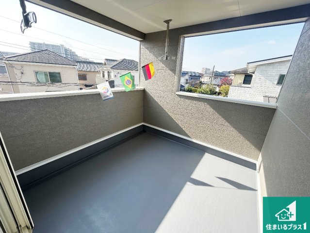 神戸市垂水区上高丸　第1期　新築一戸建てのバルコニー|ワイドバルコニーは洗濯物を干すスペースが広いのでご家族が多くても安心！