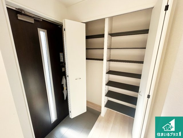 神戸市垂水区上高丸　第1期　新築一戸建ての玄関|シューズボックスにはたくさんの靴が収納できるので玄関周りはいつもスッキリ！ご家族が増えても安心！