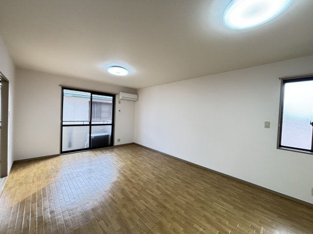 コンフォールコート　A棟の居間・リビング