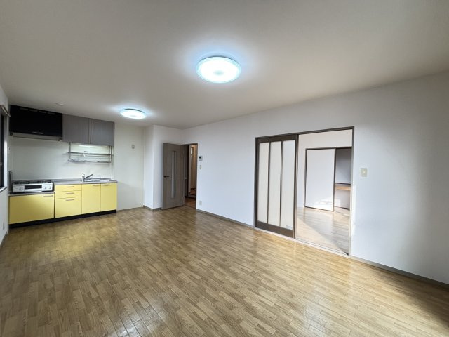 コンフォールコート　A棟の居間・リビング