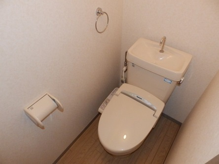 コンフォールコート　A棟の洗面所|イメージ102号室の写真（反転あり）