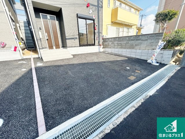 神戸市垂水区上高丸　第1期　新築一戸建ての駐車場|並列2台駐車可能！ゆとりの駐車スペースで車庫入れもスムーズ！

