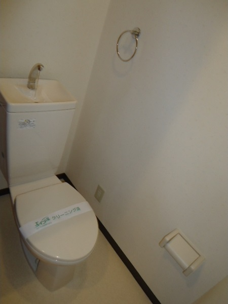 カサブランカＮのトイレ|同物件別部屋の画像です。