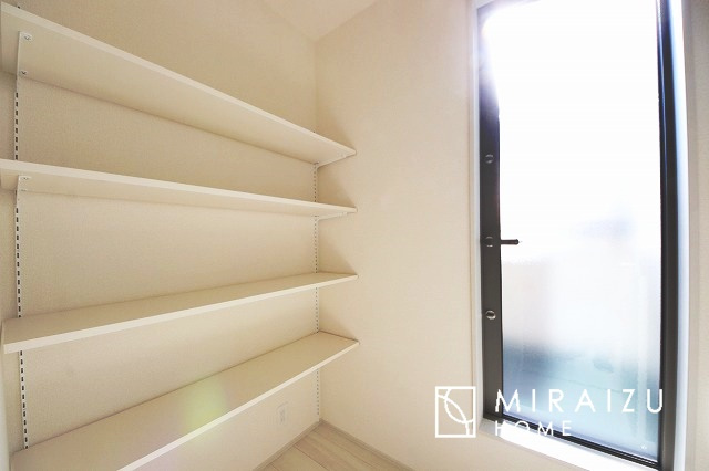 【その他】 | お掃除もしやすい大き目のシンクです。耐熱性・耐久性・対磨耗性が高いというメリットがございます。お掃除が苦手な方でもいつでも綺麗に楽にメンテナンスが可能です。