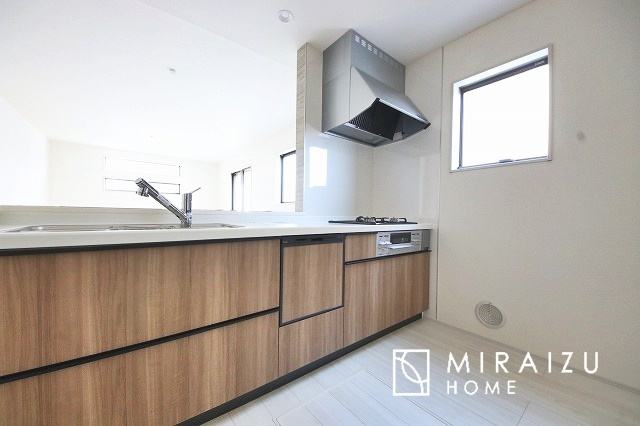 【完成予想図】 | ※イメージです青く澄み渡った綺麗な空と、陽の光をたっぷりと受ける、そんな新築住宅で新生活をスタートしてみませんか？見学・ご相談等、ミライズホーム(株)までお気軽にご連絡下さい。