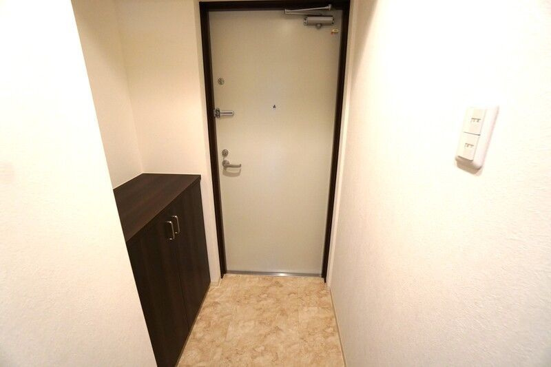 エクセレント上新２０の玄関