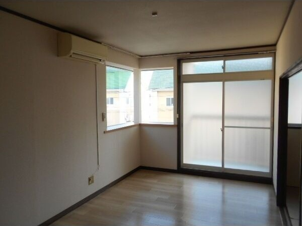 タウンハウスヨシダA棟の居間・リビング