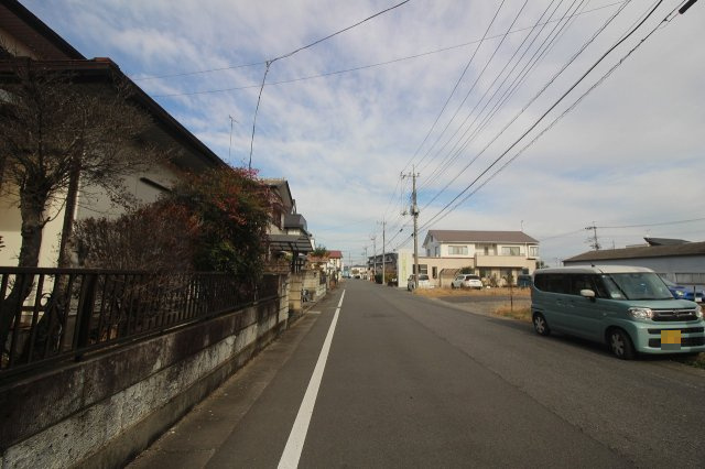 壬生町いずみ町の前面道路含む現地写真|東側道路（2025年12月撮影）